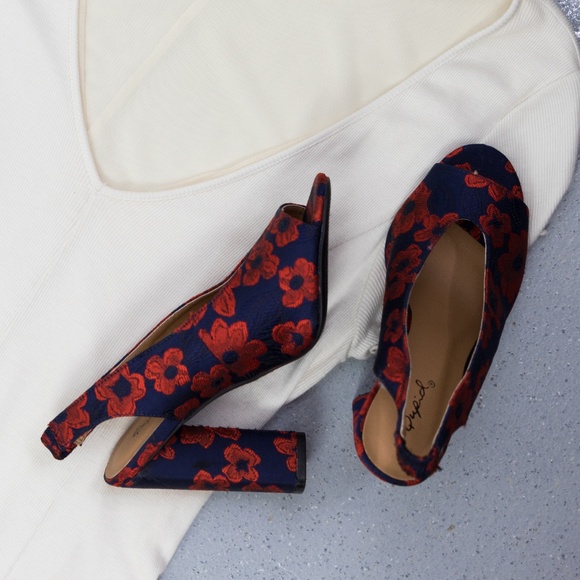 Qupid Shoes - Qupid Embroidered Peep Toe Sling Backs